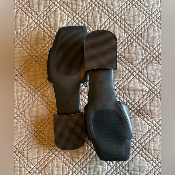 Express Women's Black Slide Sandals size 8
NWOT - Picture 5 of 7